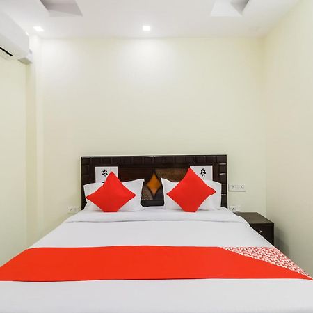 Golden Bridge Hotel New Delhi Bagian luar foto
