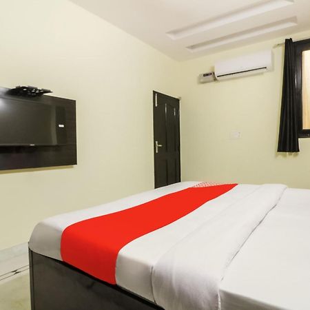 Golden Bridge Hotel New Delhi Bagian luar foto