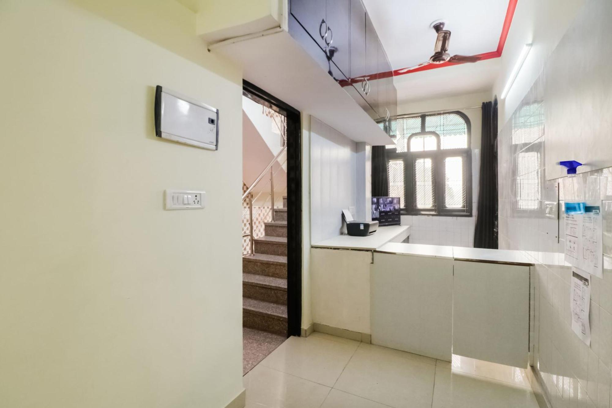 Golden Bridge Hotel New Delhi Bagian luar foto