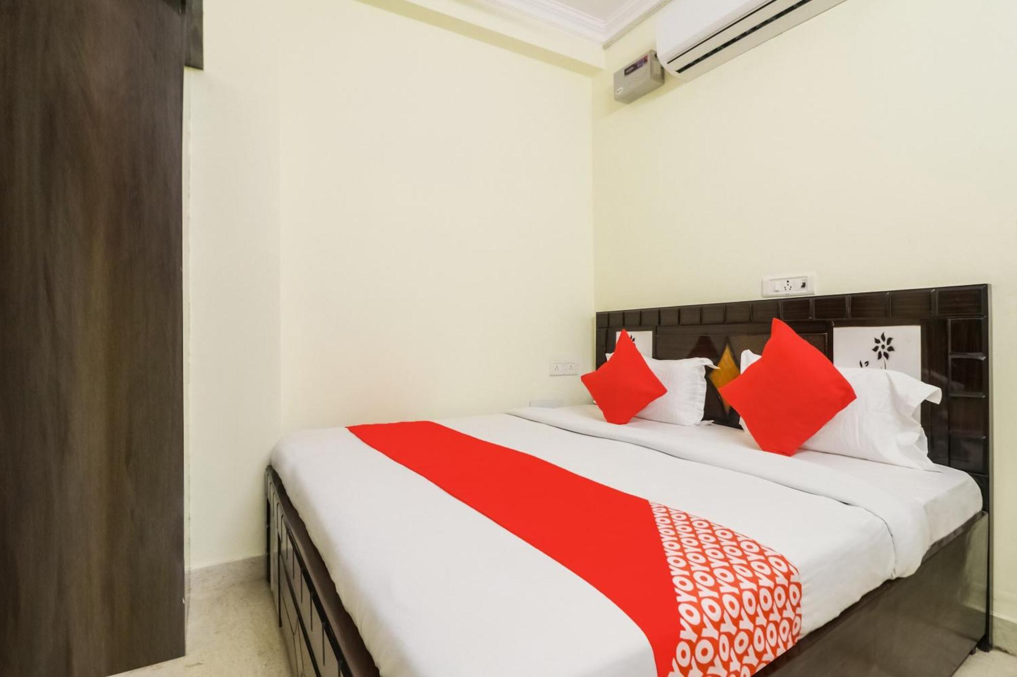 Golden Bridge Hotel New Delhi Bagian luar foto