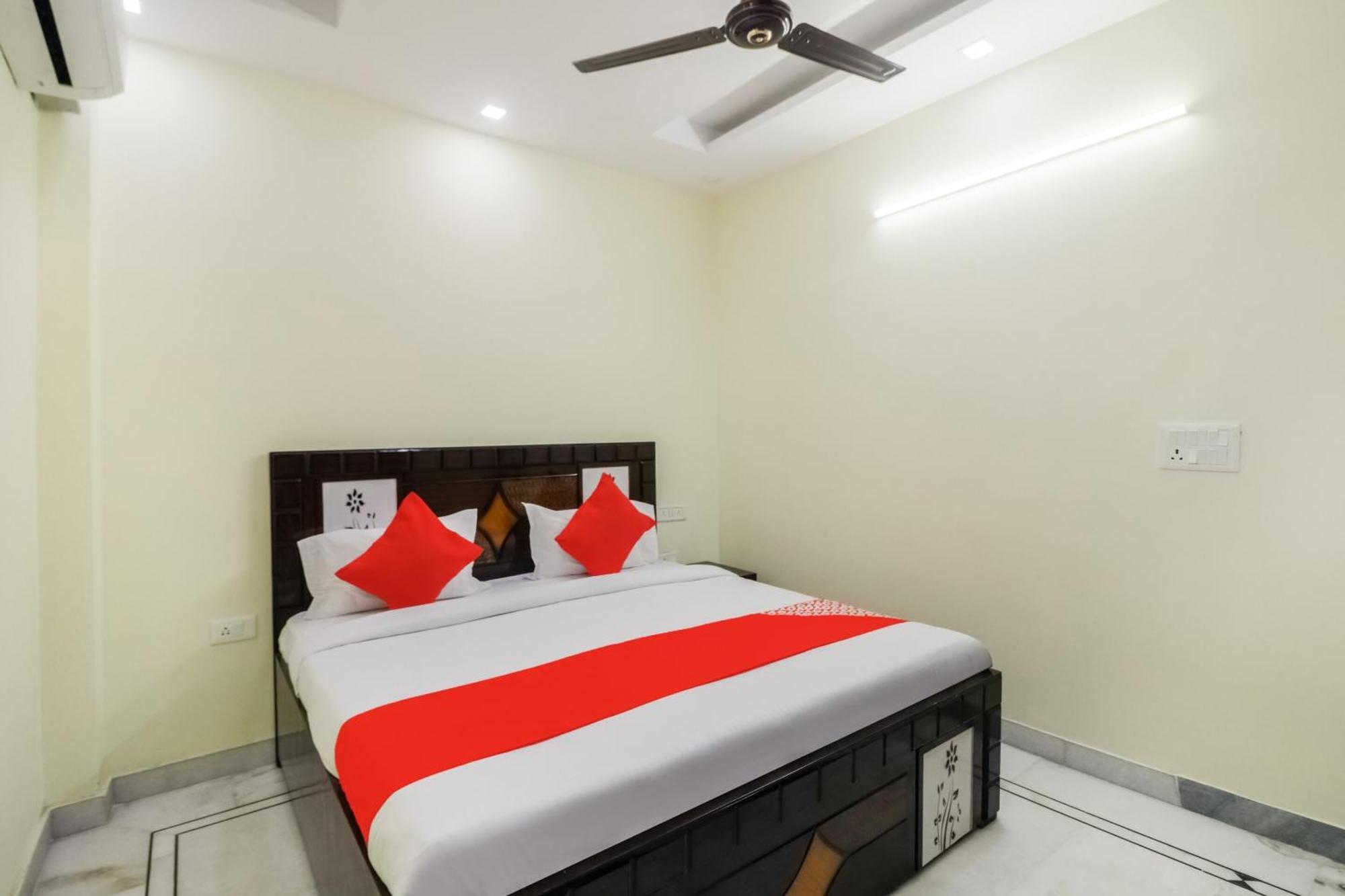 Golden Bridge Hotel New Delhi Bagian luar foto