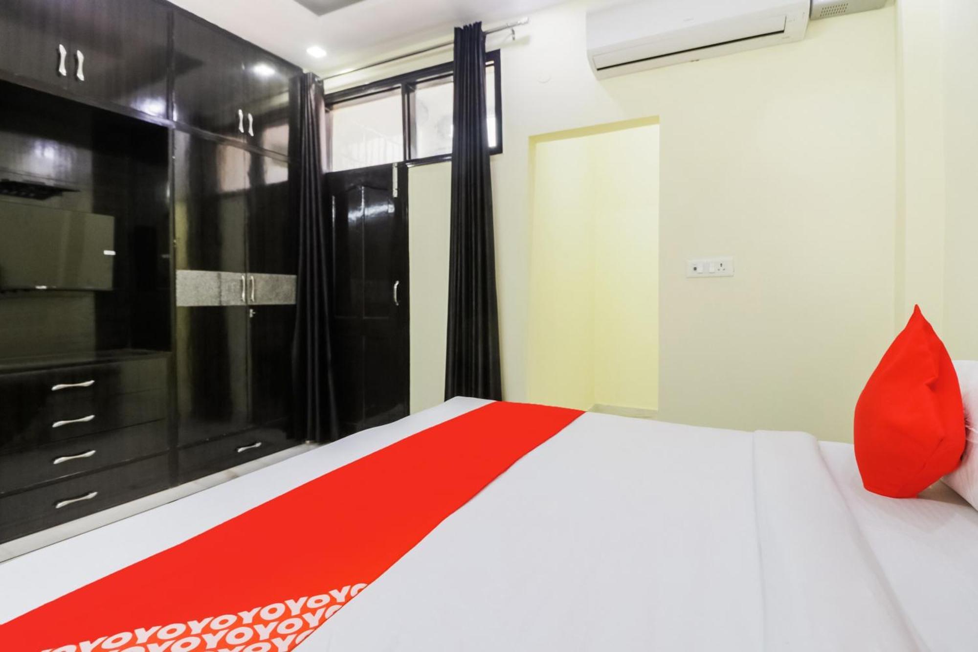 Golden Bridge Hotel New Delhi Bagian luar foto