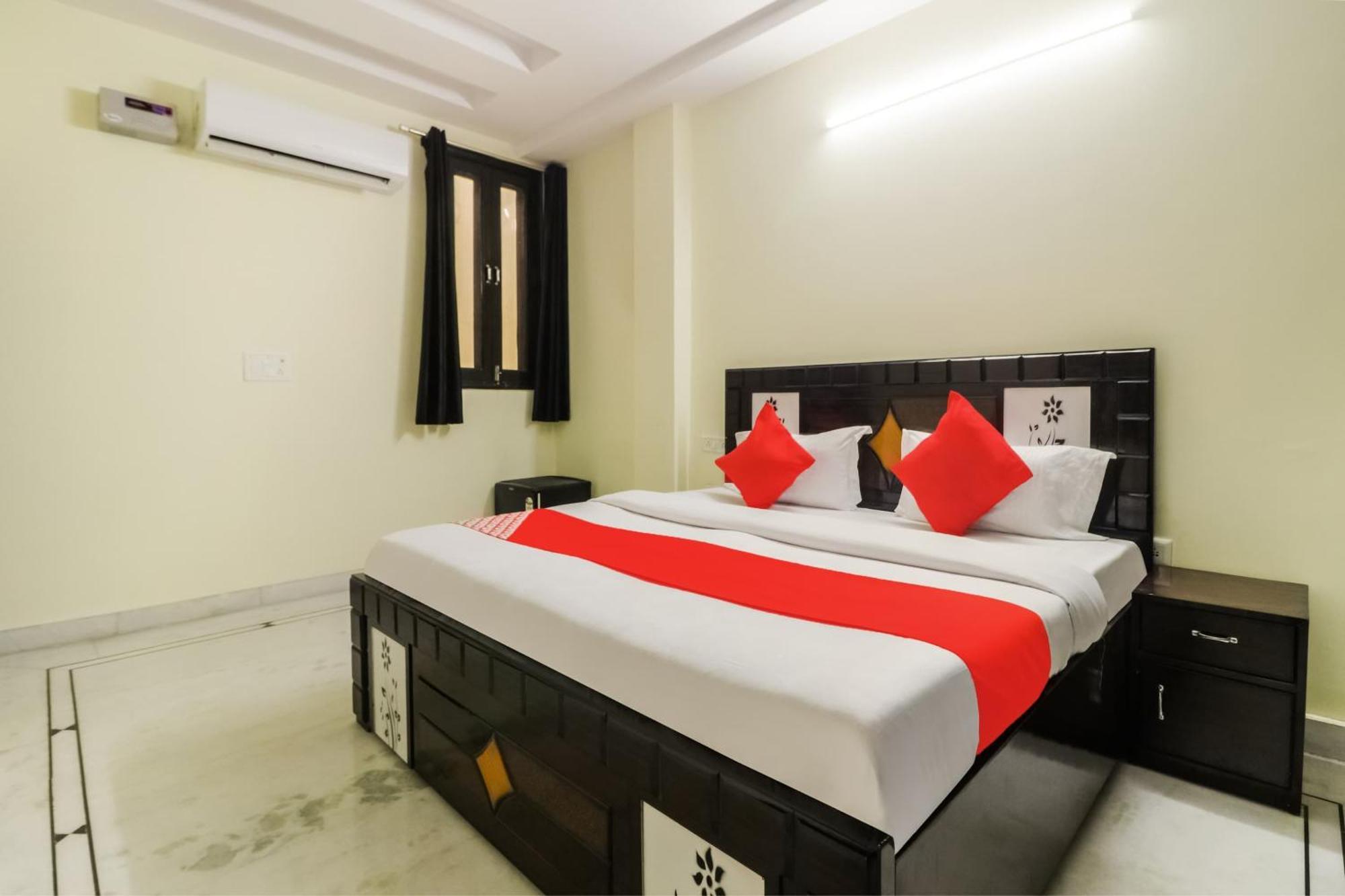 Golden Bridge Hotel New Delhi Bagian luar foto