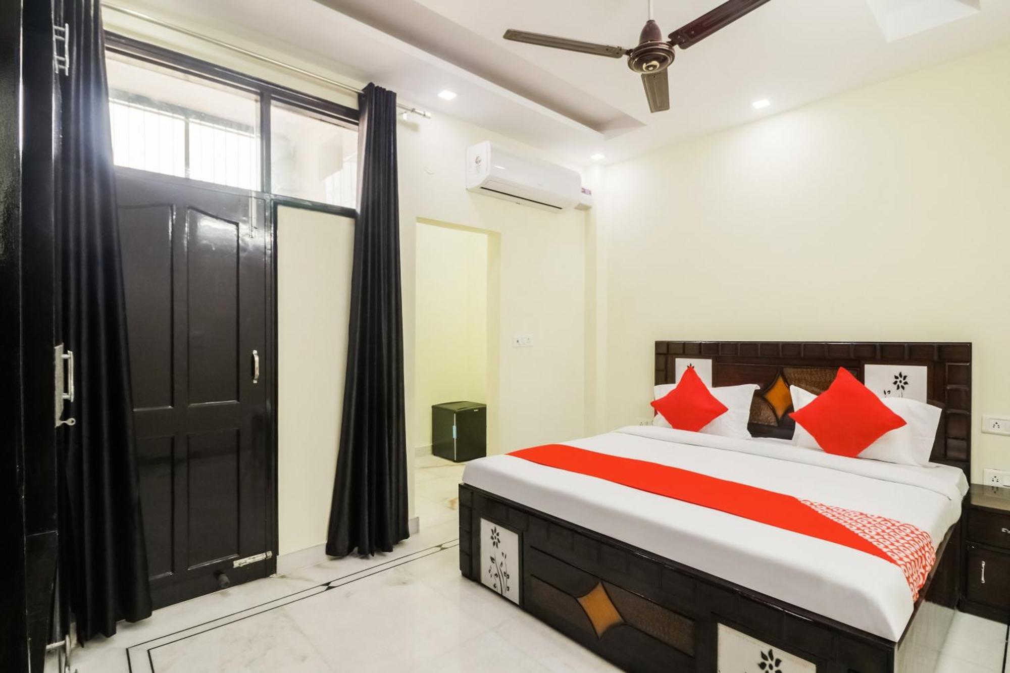 Golden Bridge Hotel New Delhi Bagian luar foto