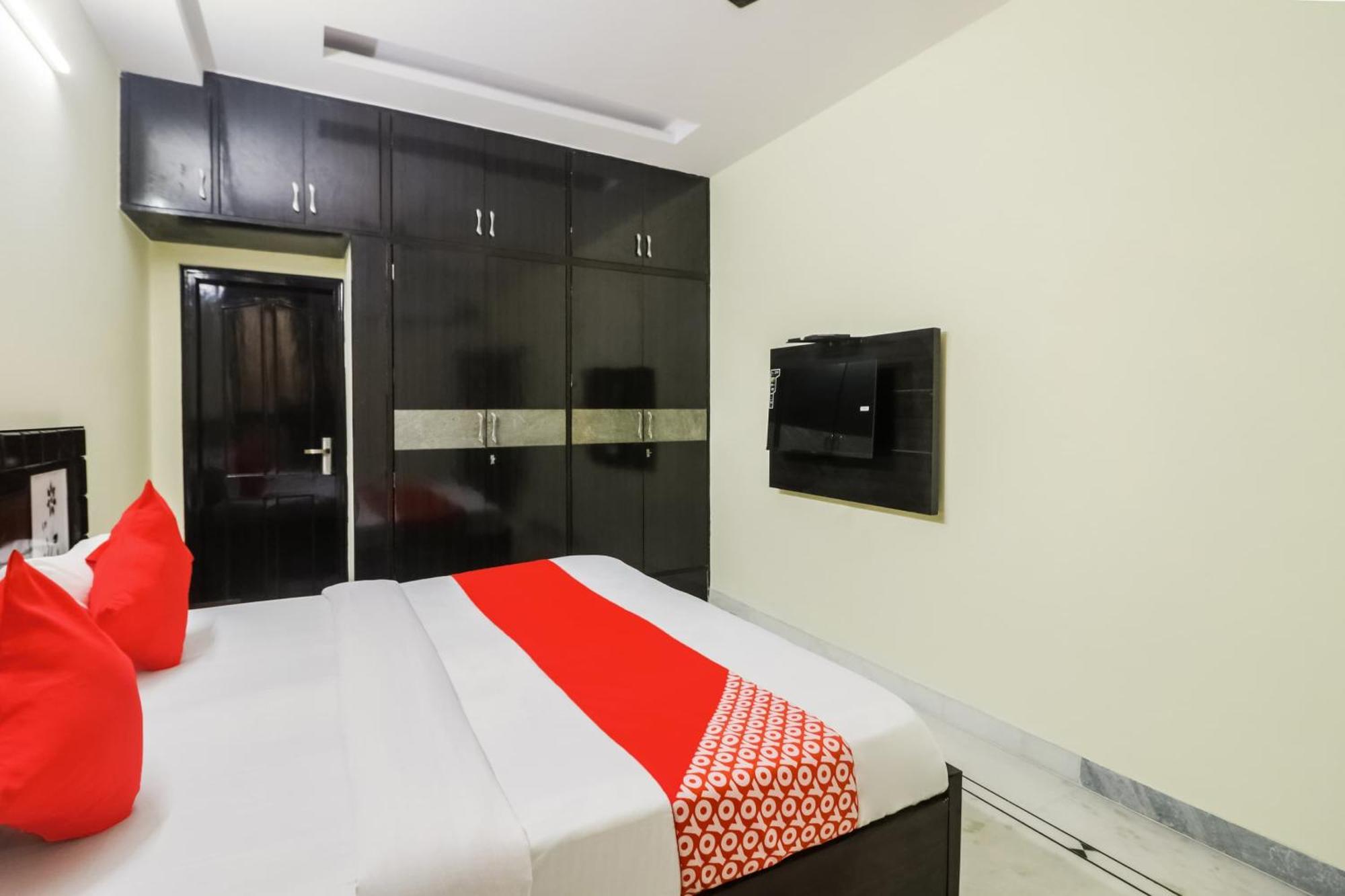 Golden Bridge Hotel New Delhi Bagian luar foto