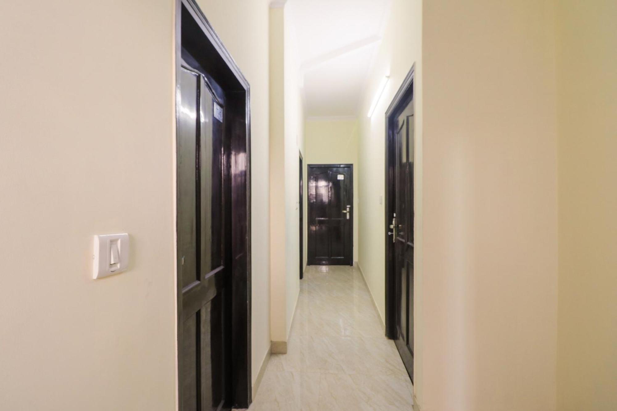 Golden Bridge Hotel New Delhi Bagian luar foto